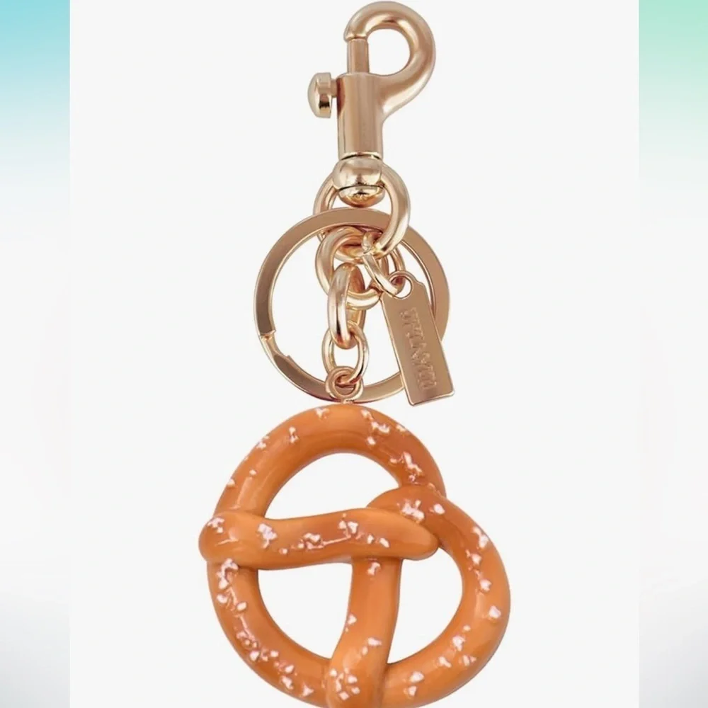 Purse charm pretzel clip in Gold so cute